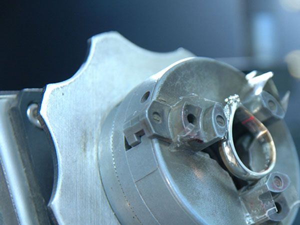 レーザー刻印機導入(御徒町で一番早くレーザー刻印機導入)